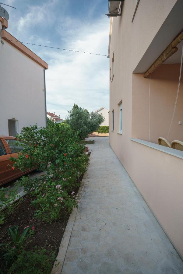 Apartmani Nedoklan Srima Exterior photo